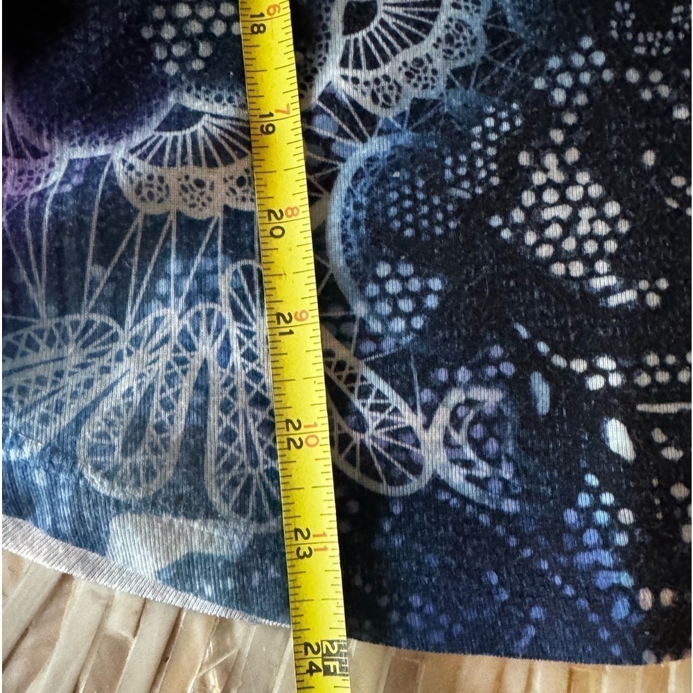 Live and let Live blue pattern casual top - Picture 14 of 17